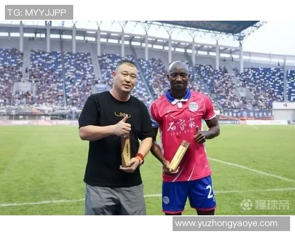 探索现代足球俱乐部发展路径与社区融合模式的创新实践研究深度探讨